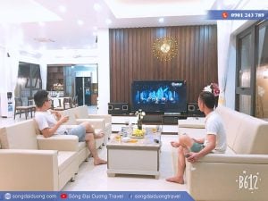 Karaoke tại phòng khách